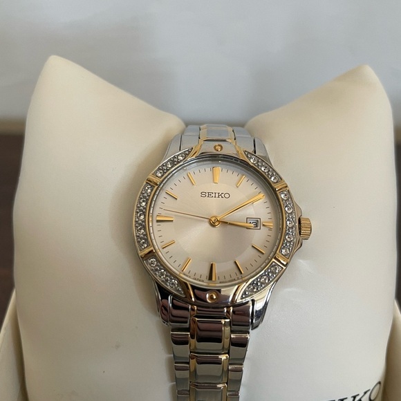 Seiko Silver & Gold Two-Toned Women’s Watch - Crystal Accents SUR 876 - Picture 2 of 7